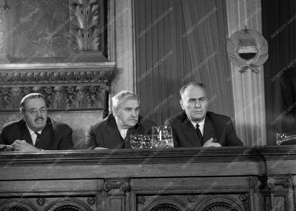 Kultúra - Magyar Írók Szövetségének közgyűlése