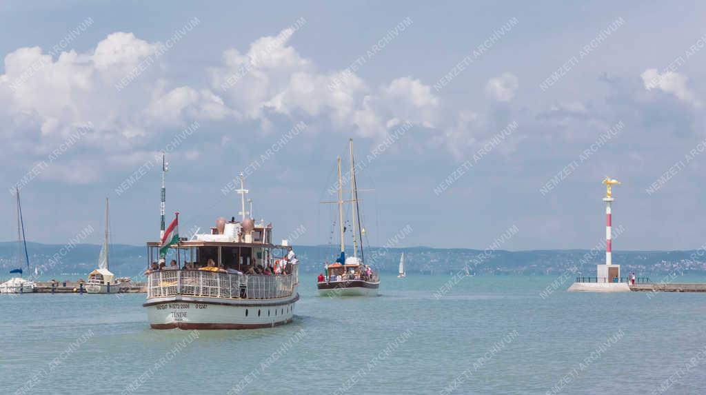 Turizmus - Siófok - Sétahajók a Balatonon