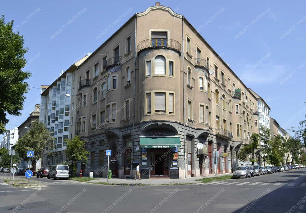 Épület - Budapest - Sarokház a Füvészkerttel szemben