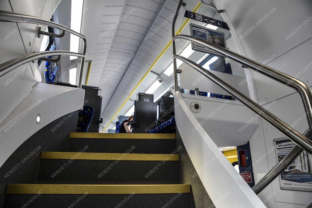 Közlekedés - MÁV - Stadler KISS emeletes motorvonat