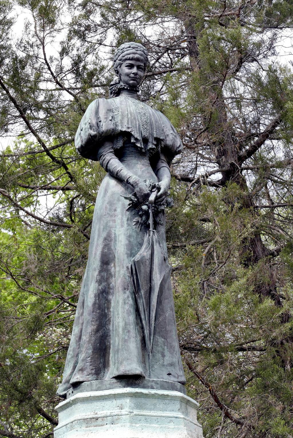 Kultúra - Gödöllő - Erzsébet királyné szobra
