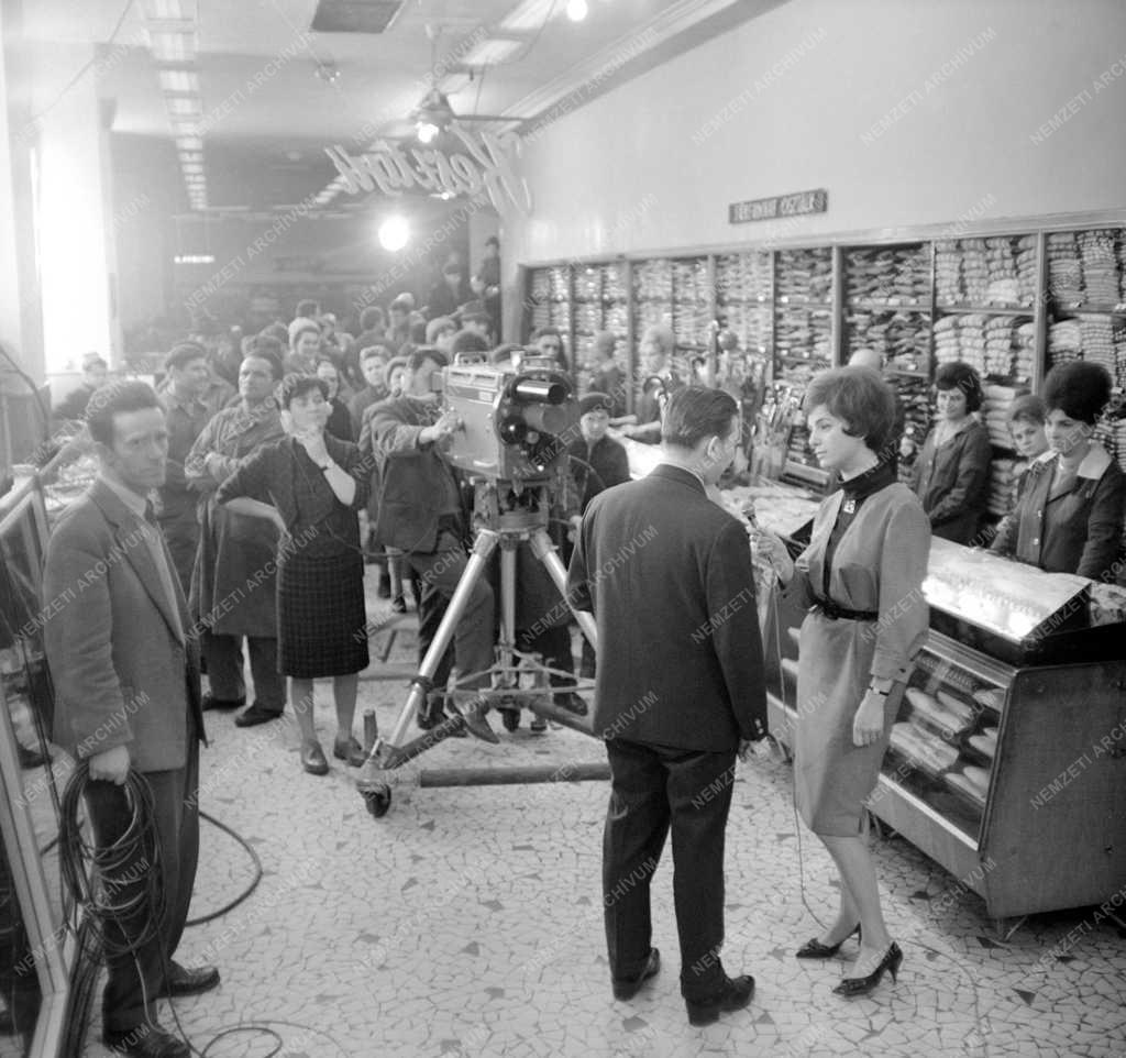 Média - Magyar Televízió élő közvetítése a Lottó Áruházból