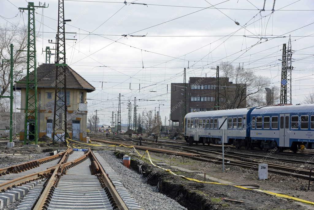 Felújítás - Vác - Megújul a váci vasútállomás