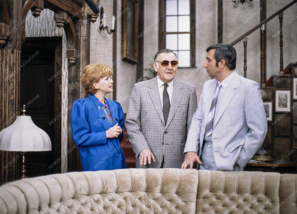 Kultúra - TV-film - Földi kacaj