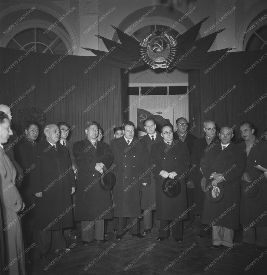 Kultúra - Kiállítás - A szovjet demokrácia győzelme
