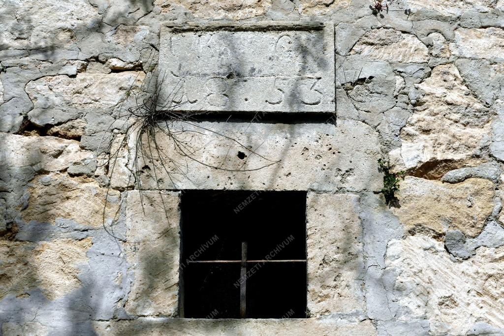 Település - Présházak és borospincék Tökön