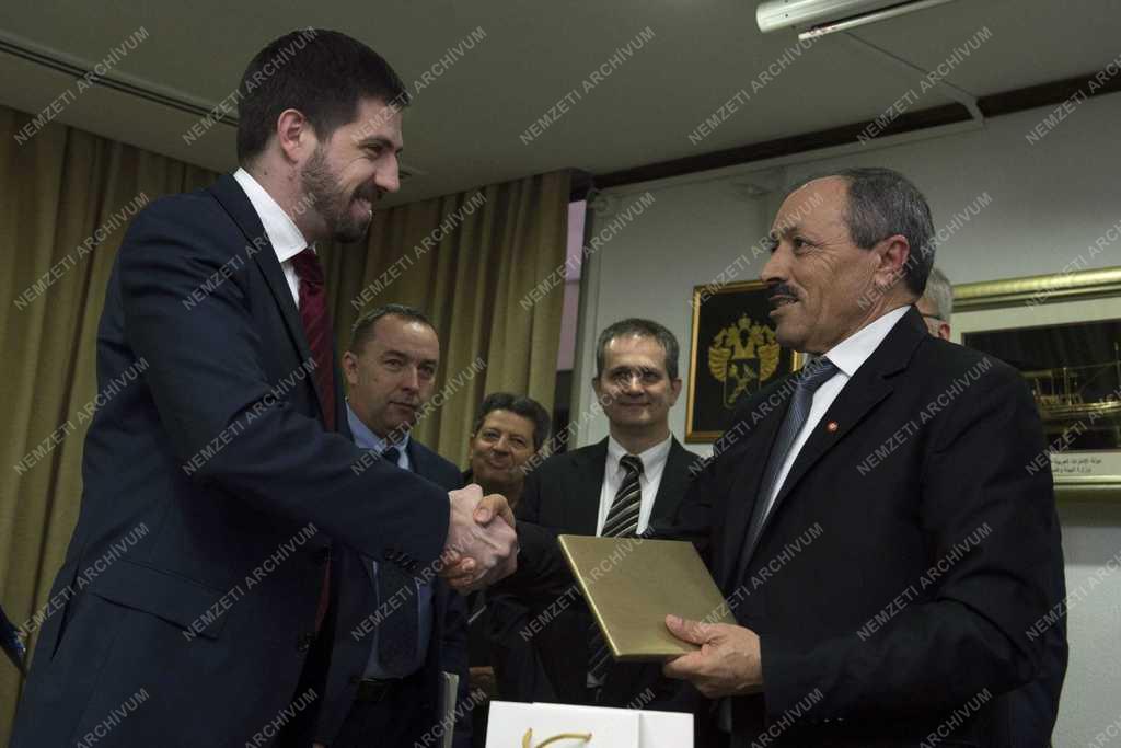Tuniszban tárgyalt Magyar Levente
