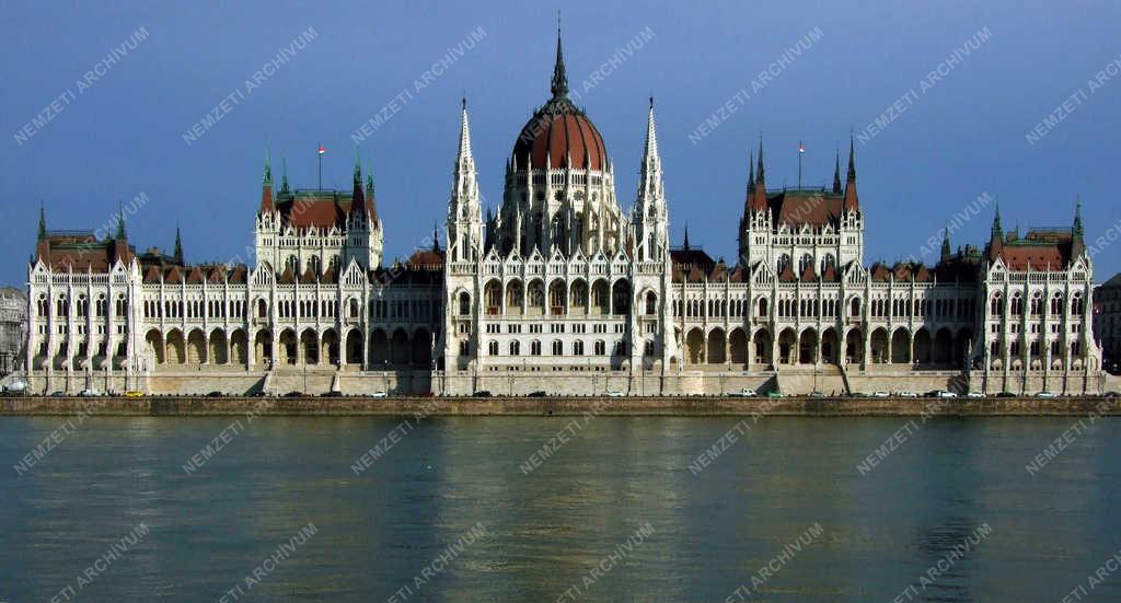 Városkép - Budapest - A Parlament épülete 