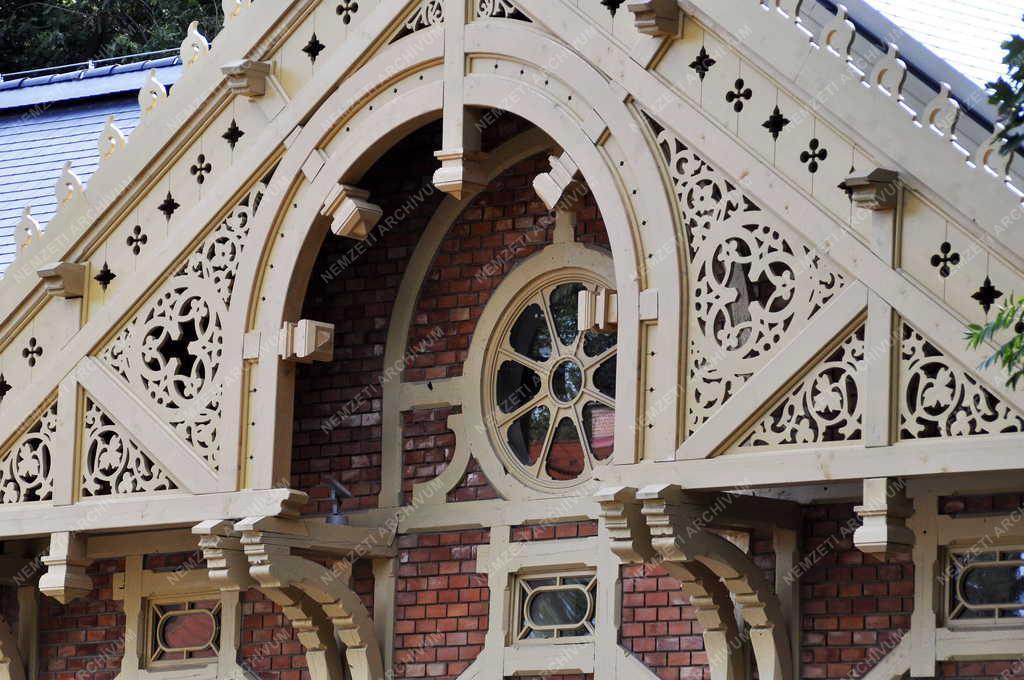 Műemlékvédelem - Budapest - A felújított zugligeti lóvasút-állomás 