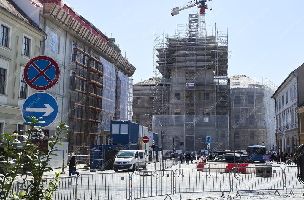 Városkép - Budapest - Újjáépül a Magyar Királyi Honvéd Főparancsnokság épülete a Várban