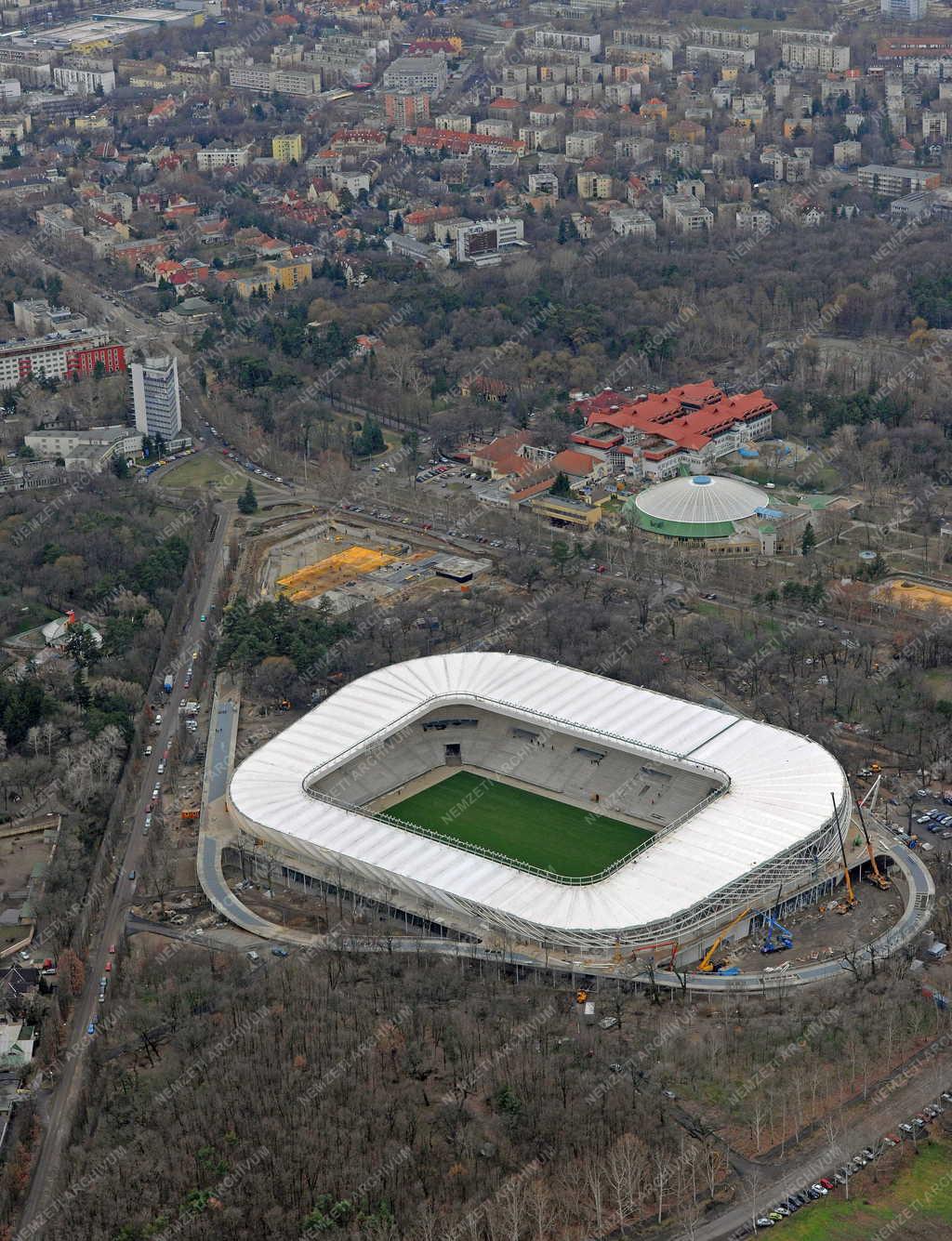 Sportlétesítmény - Debrecen - Épül az új stadion