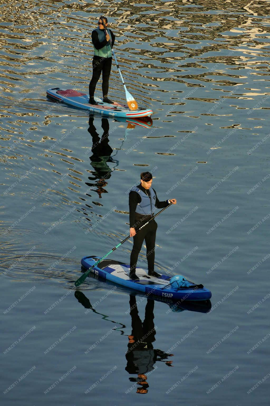 Egészségmegőrzés - Budapest - SUP-os sportolók a Duna öblében
