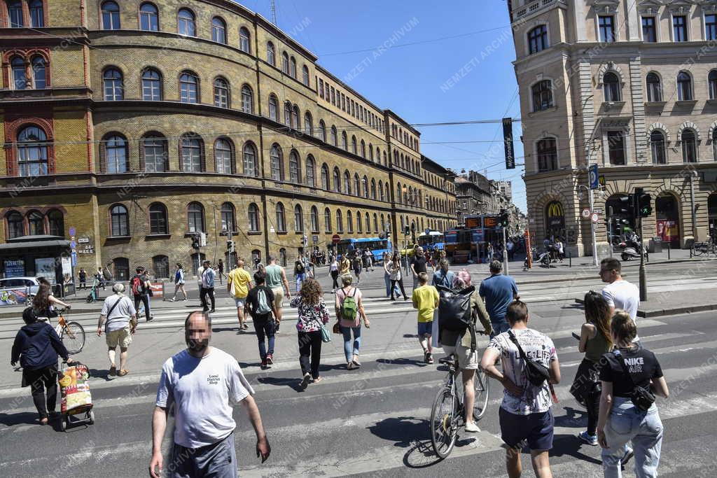 Településfejlesztés - Budapest - Megújul a Blaha Lujza tér