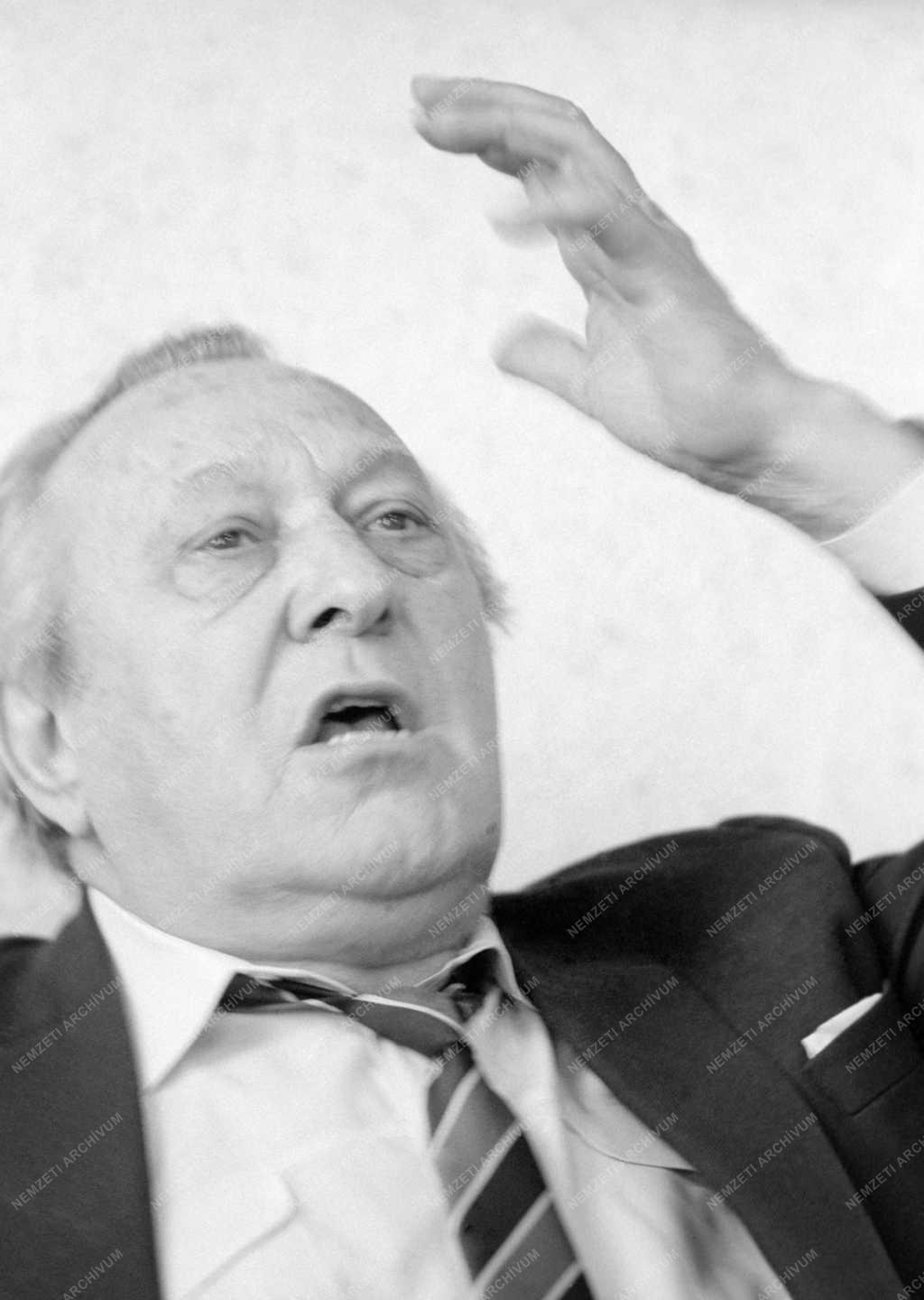 Könyvbemutató - Könyv Bessenyei Ferencről