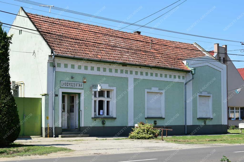 Egészségügy - Borota - Gyógyszertár