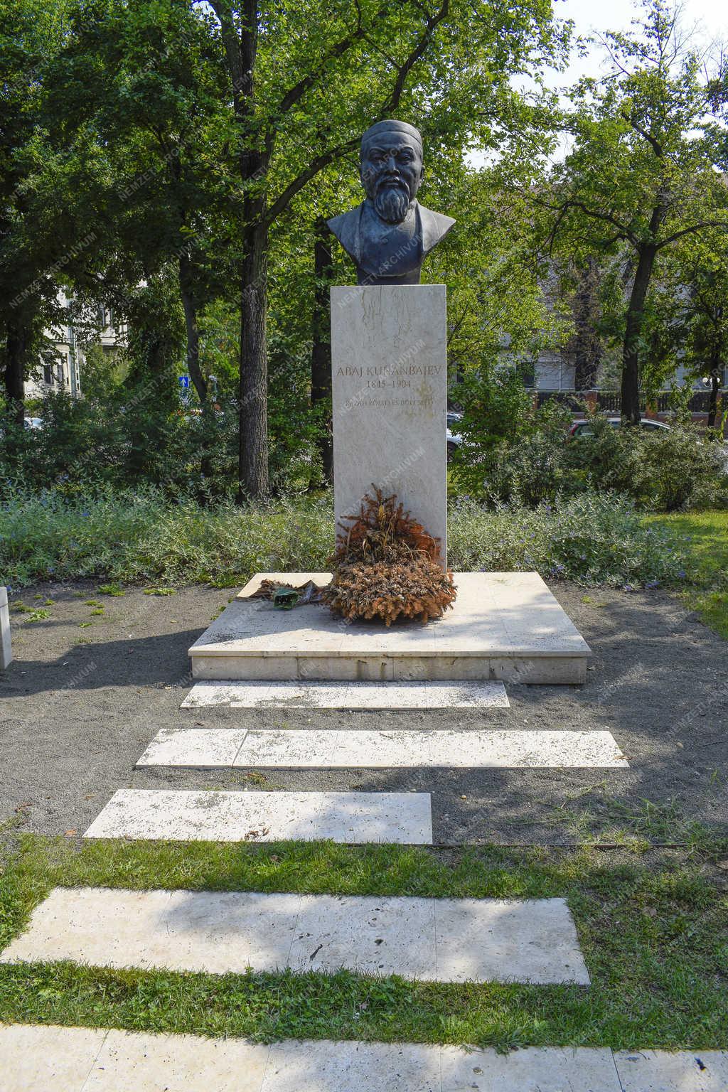 Köztéri szobor - Budapest - Abaj Kunanbajev