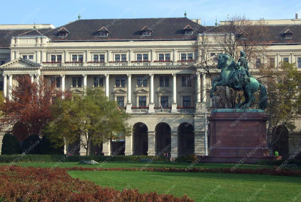 Városkép - A Kossuth tér részlete