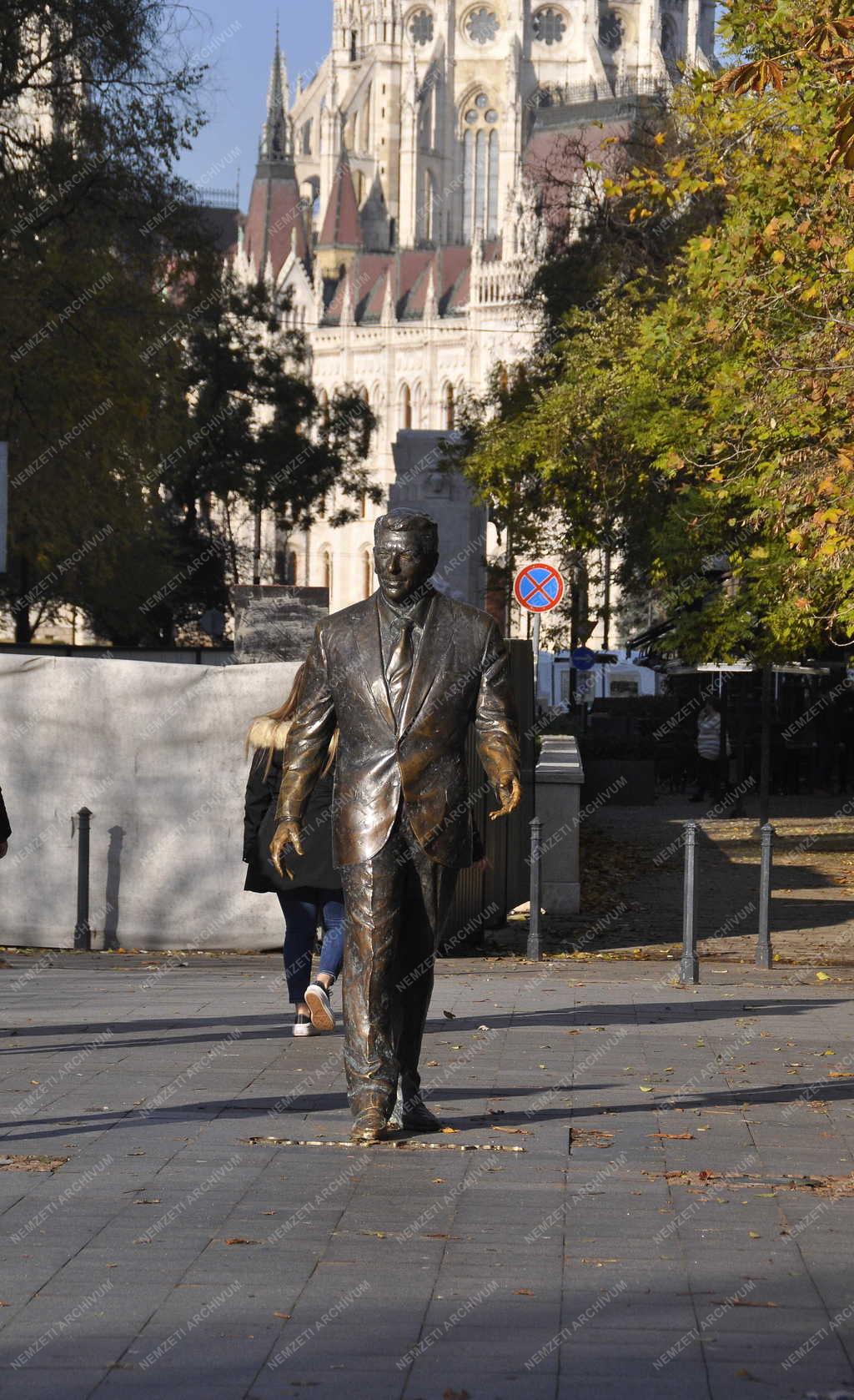 Városkép - Budapest - Ronald Reagan egykori amerikai elnök szobra