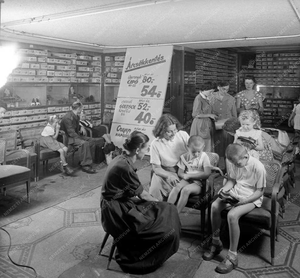 Árleszállítás az Úttörő Áruházban