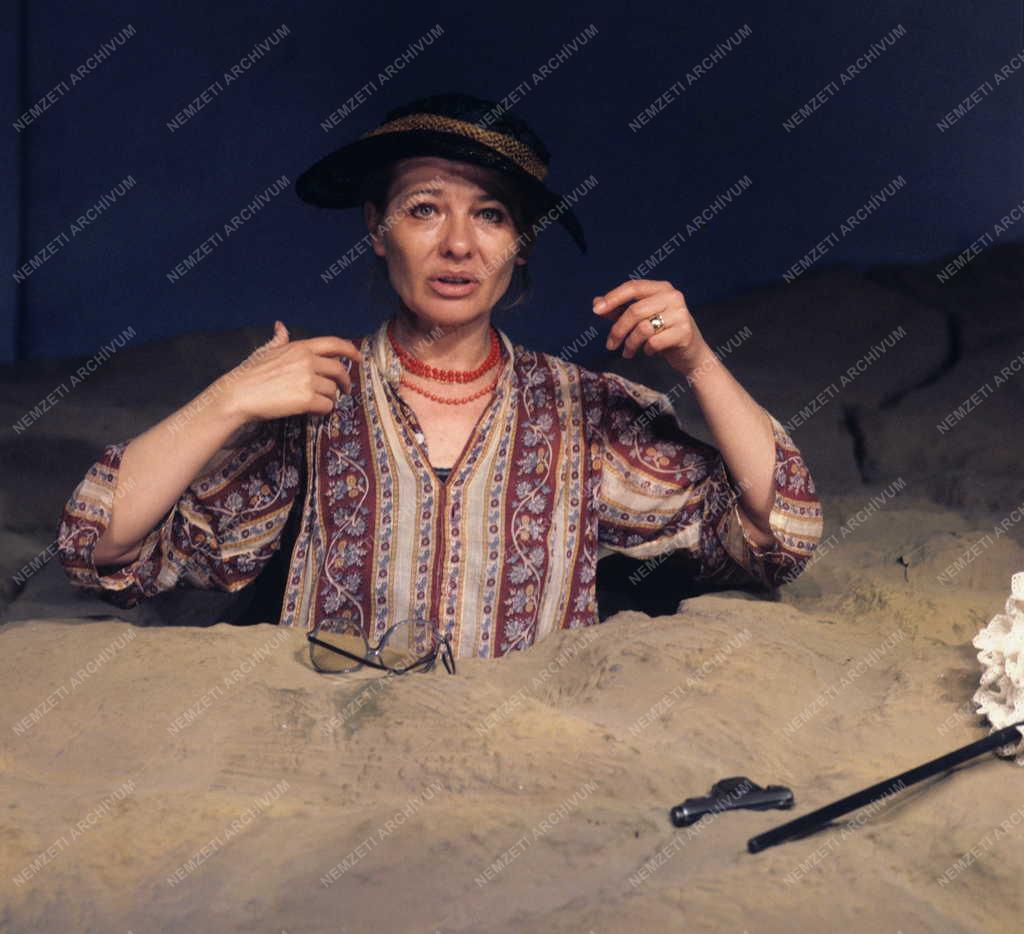 Kultúra - Színház - Beckett: Ó, azok a szép napok