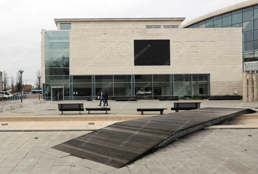 Kultúra - Debrecen - Átmenetileg bezárt a MODEM