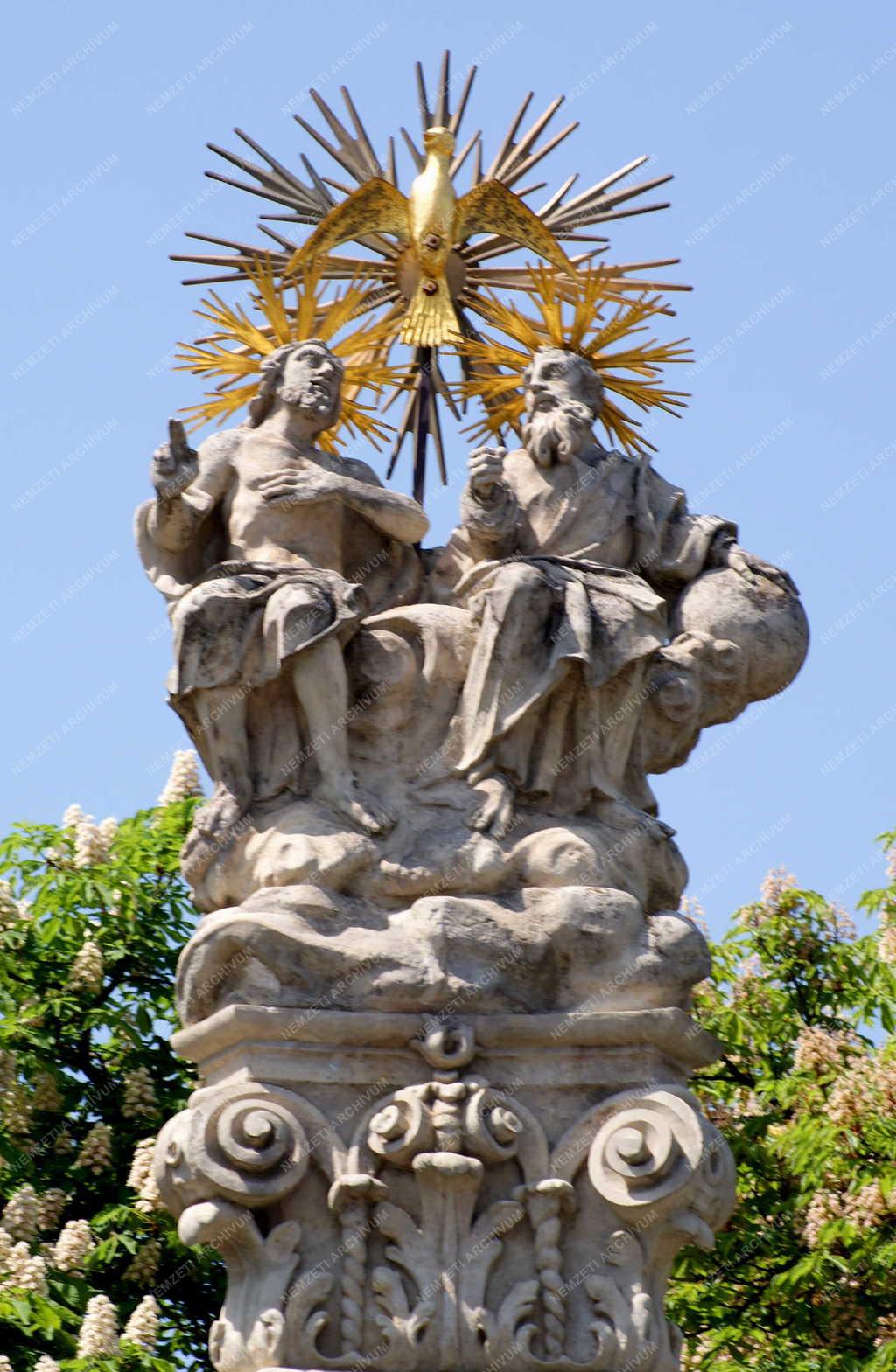 Köztéri szobor - Budapest - Szentháromság-szobor Óbudán