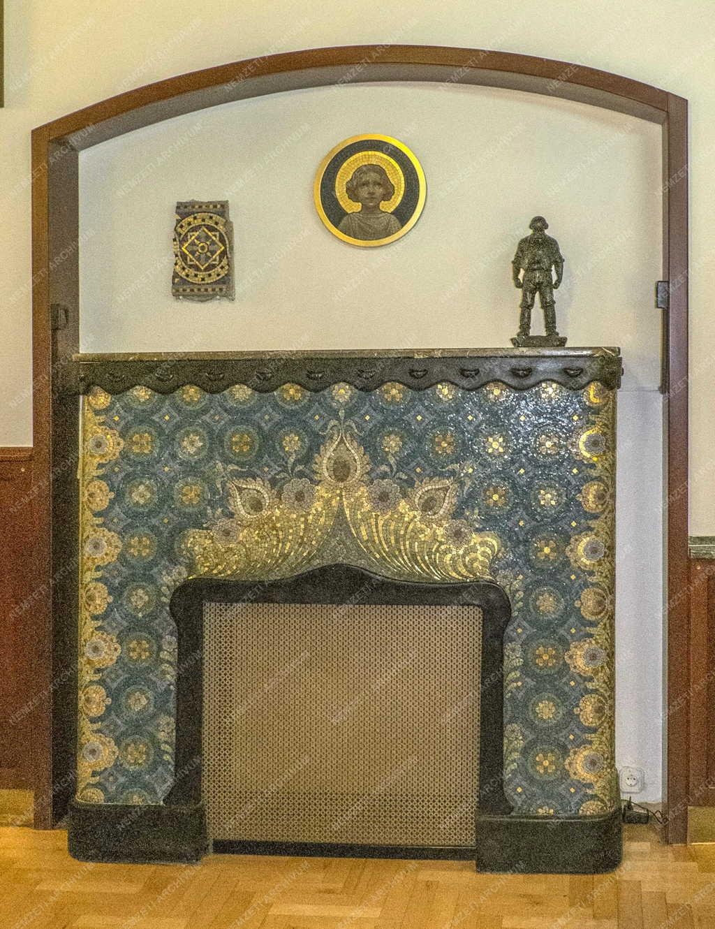 Épület - Budapest - Kandalló a Róth Miksa Emlékházban