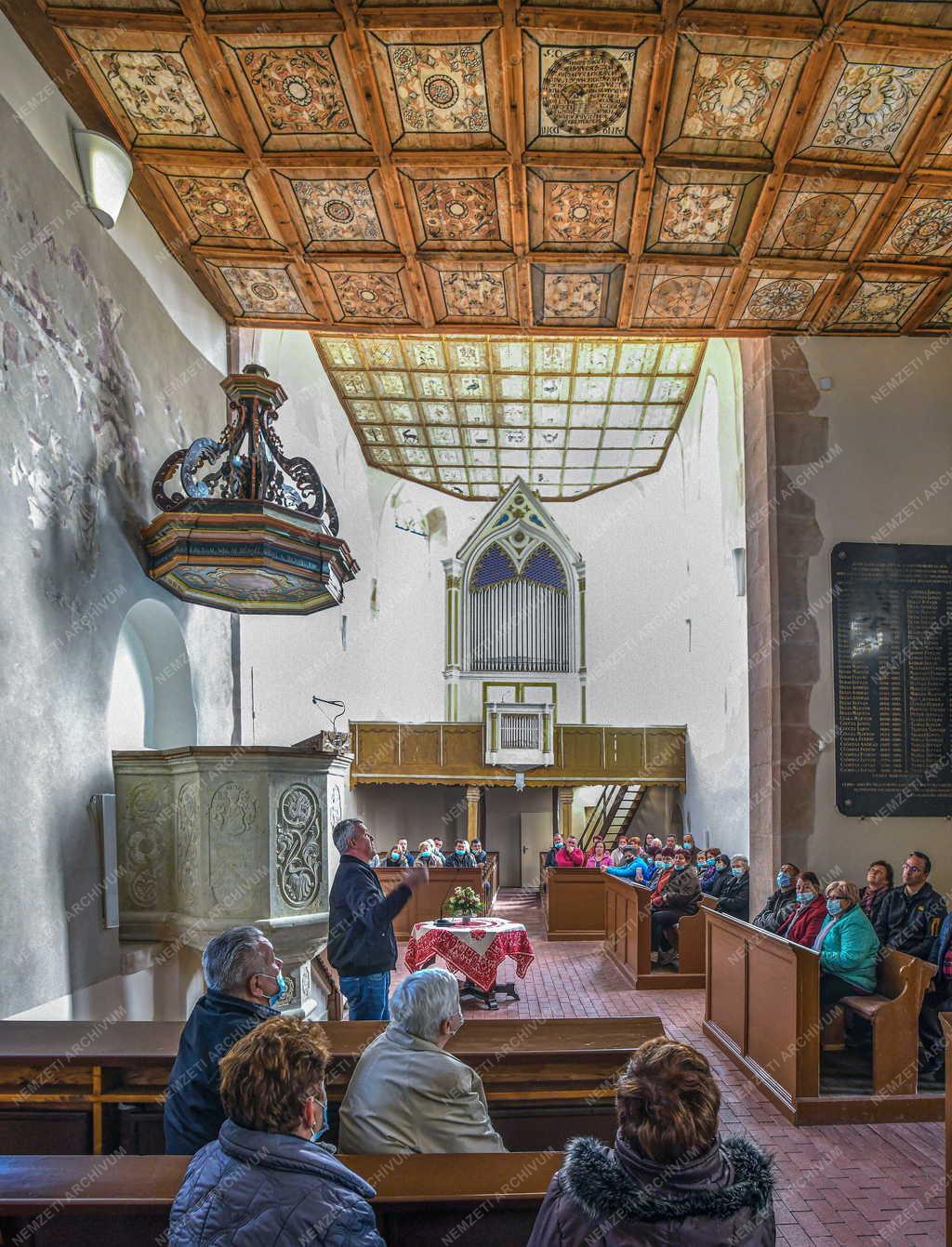 Egyház - Románia - Felújították a bánffyhunyadi református templomot