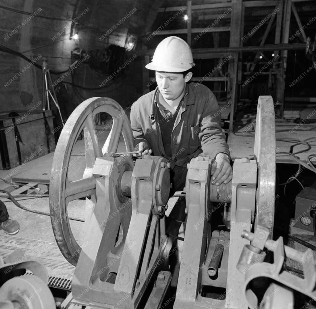 Gépipar - A Metró Baross téri állomásának építése