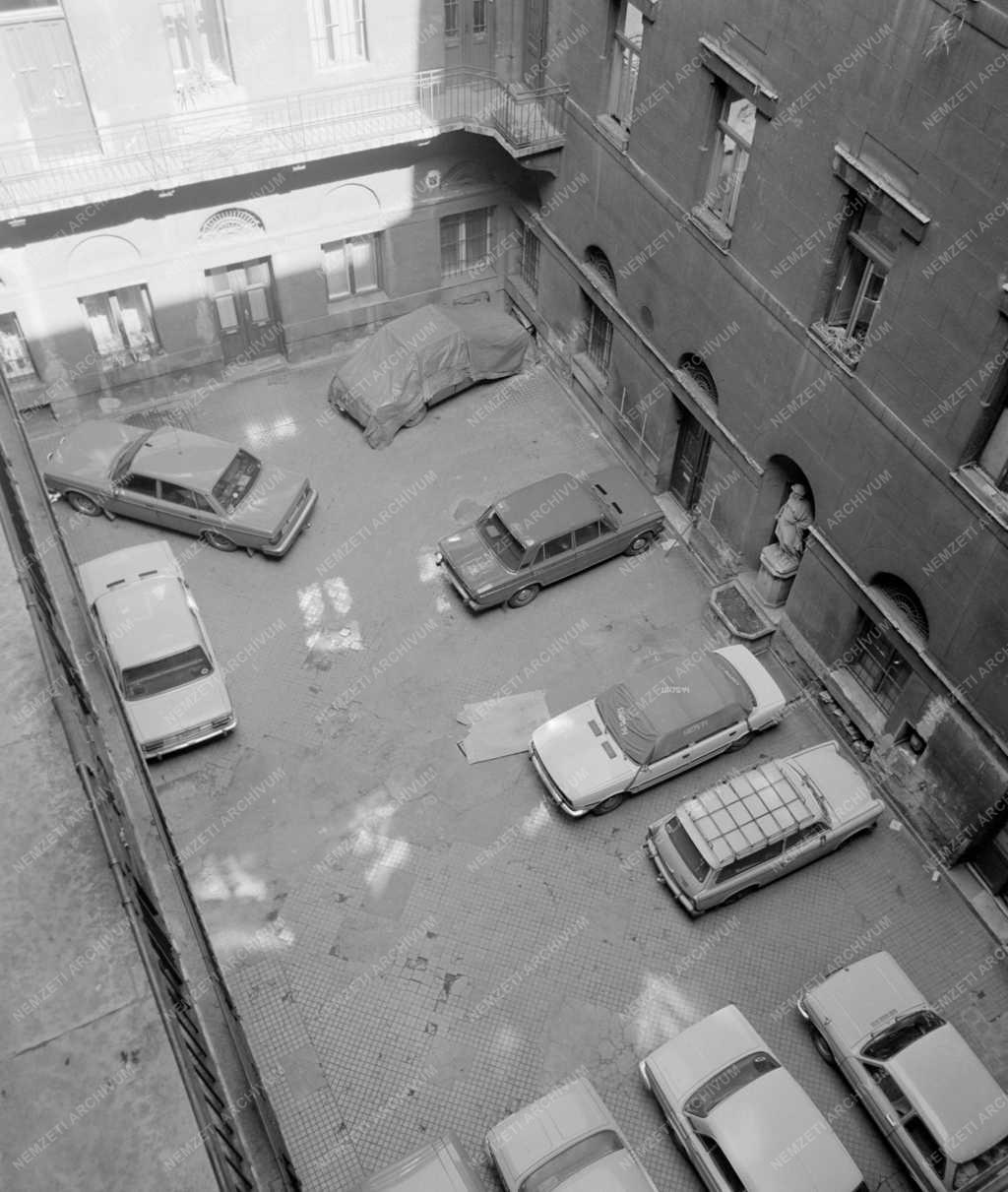 Városkép - Budapesti udvarok - Gangos bérház