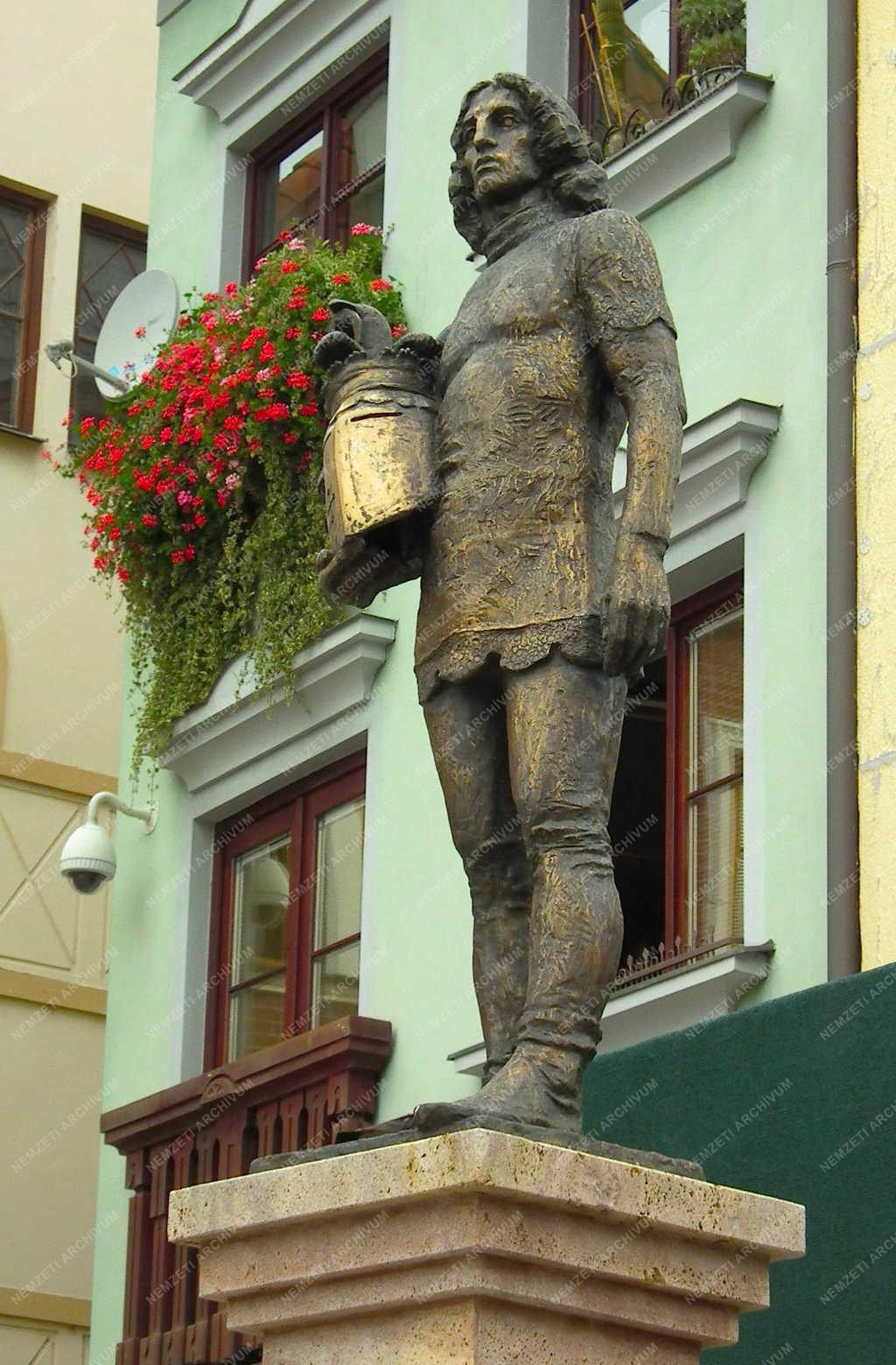 Révkomárom - Köztéri szobor