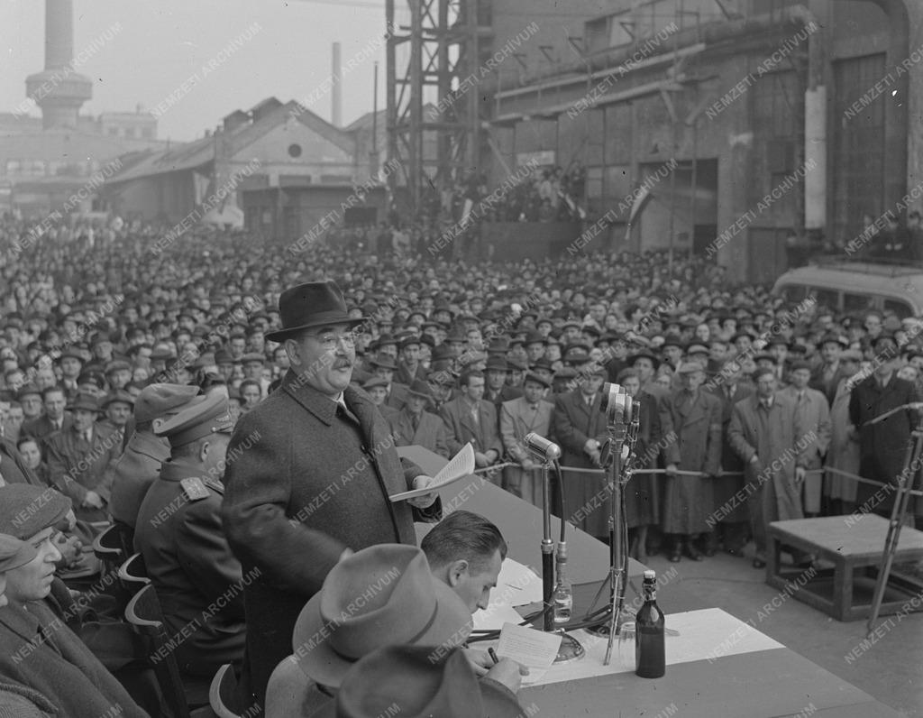 Belpolitika - A Minisztertanács elnökének választási nagygyűlése
