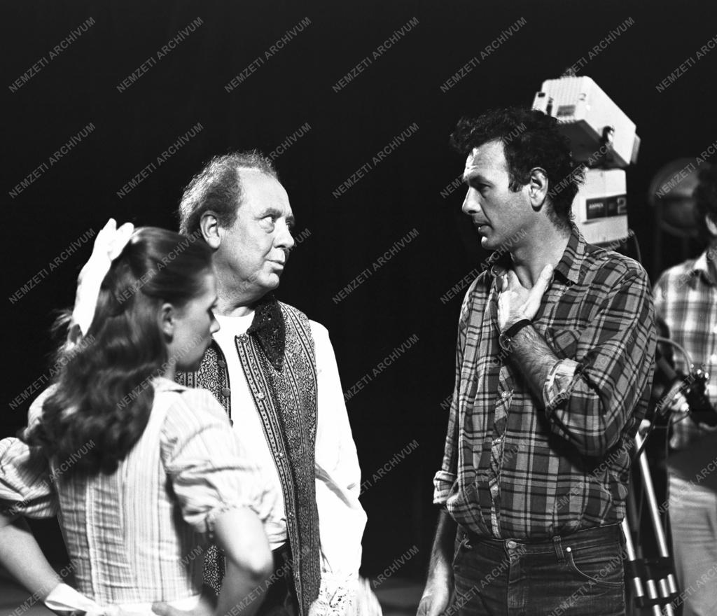 Kultúra - Televízió - A nők iskolája című tv-film forgatása