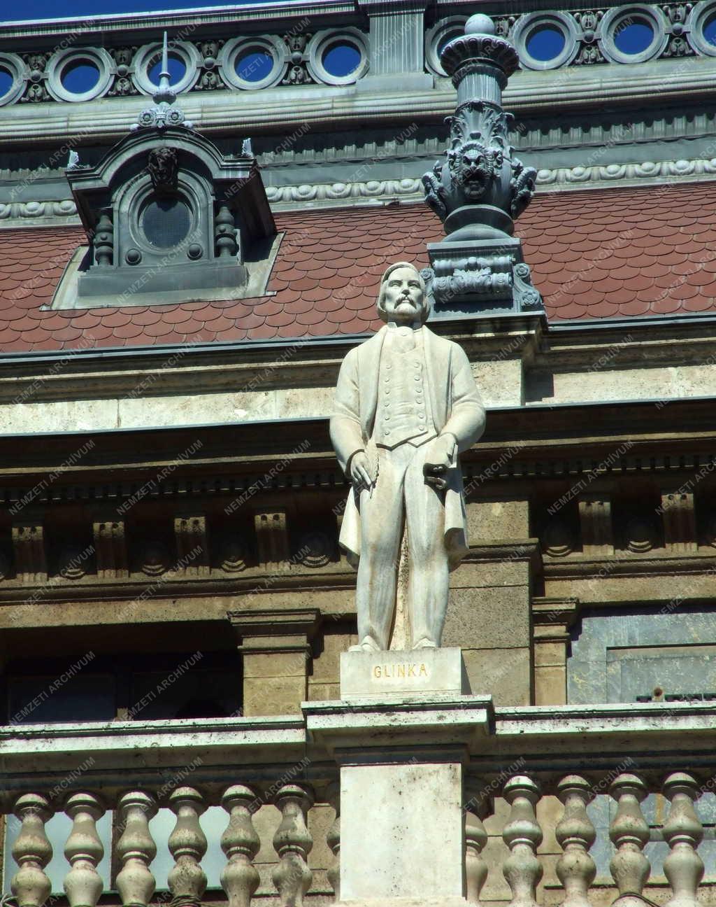 Köztéri szobor - Mihail Ivanovics Glinka szobra