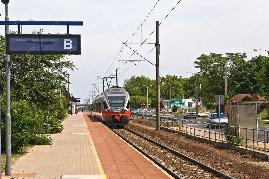 Közlekedés - Velence - Stadler FLIRT tipusú motorvonat