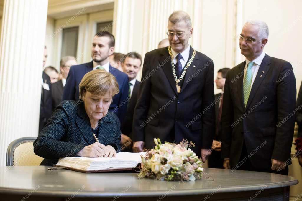 Merkel Budapesten - A német kancellár az Andrássy egyetemen
