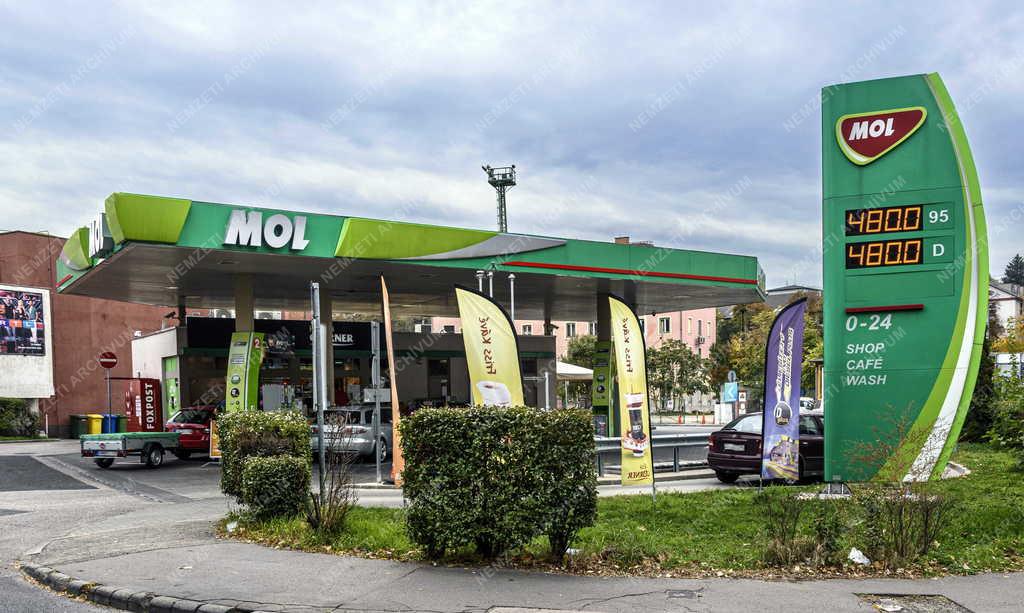 Energia - Közlekedés - MOL üzemanyagtöltő állomás a fővárosban