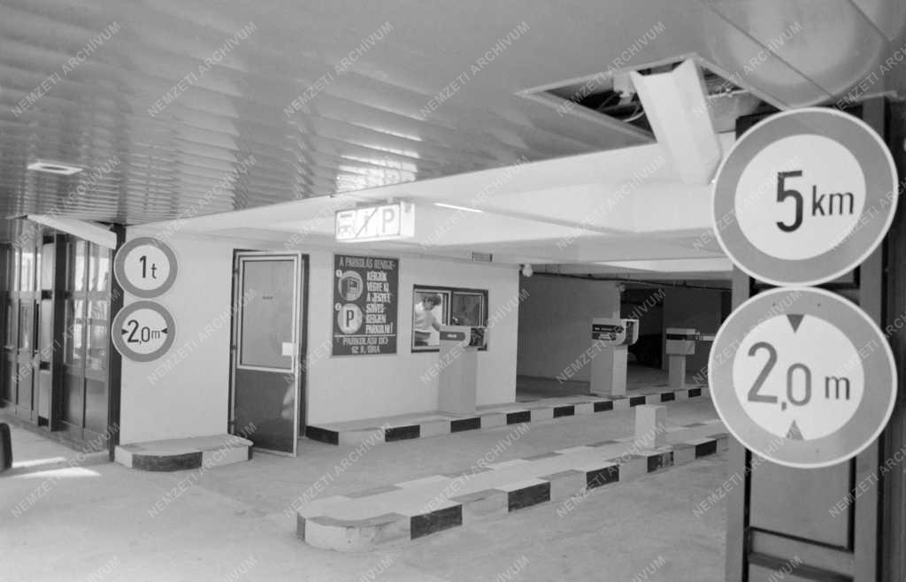 Közlekedés - Az Aranykéz utcai parkolóház