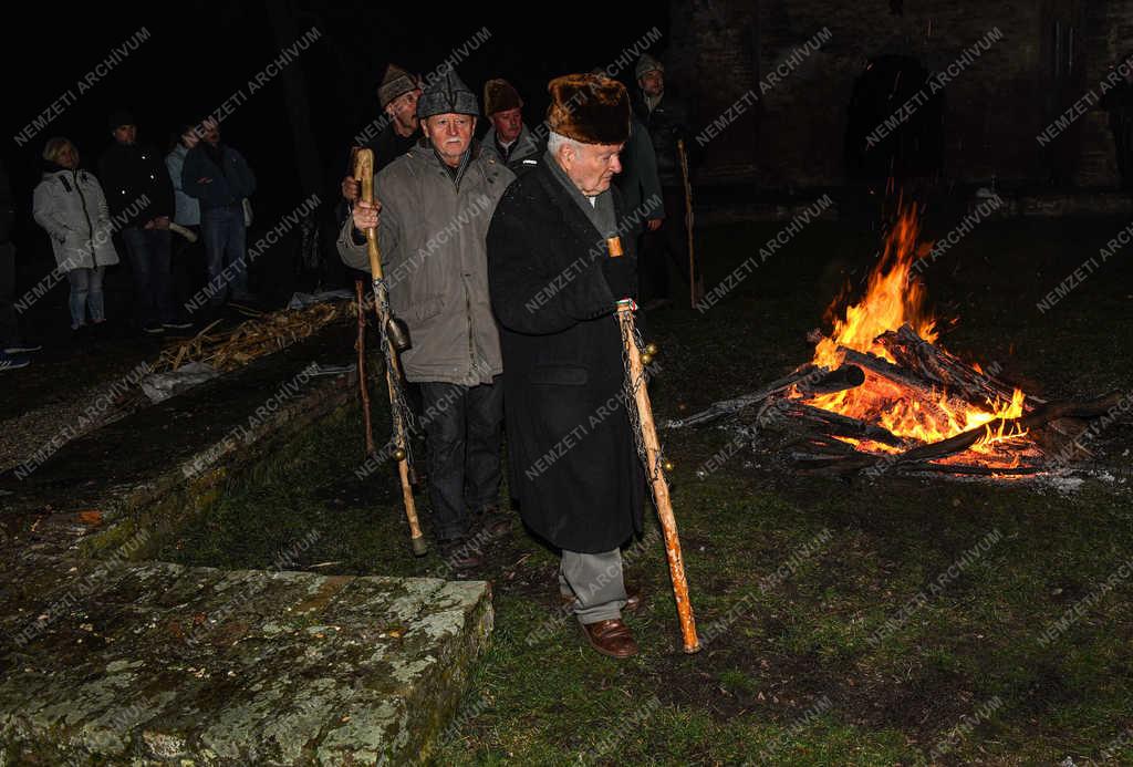 Néphagyomány -  Hajdúböszörmény - István-napi regölés Zeleméren