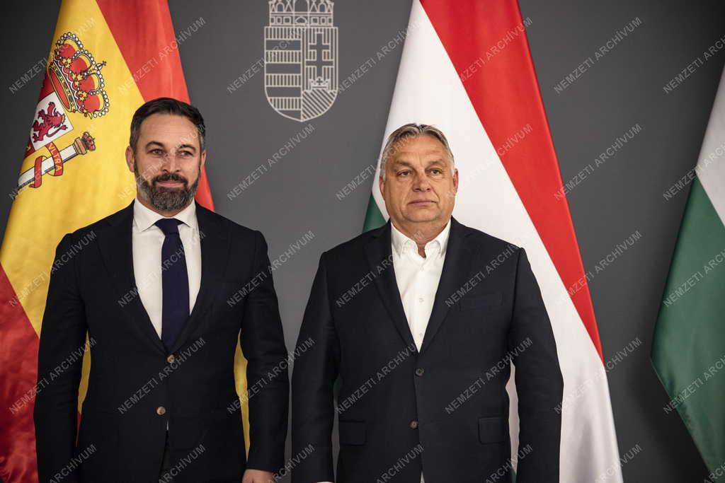 A spanyol jobboldal vezetőjével tárgyalt Orbán Viktor