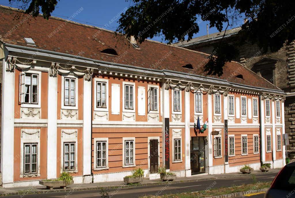 Budapest - Múzeum - Műemlék épület
