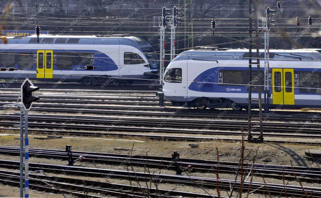 Közlekedés - Budapest - Vonatok a Déli pályaudvar rendezőterén