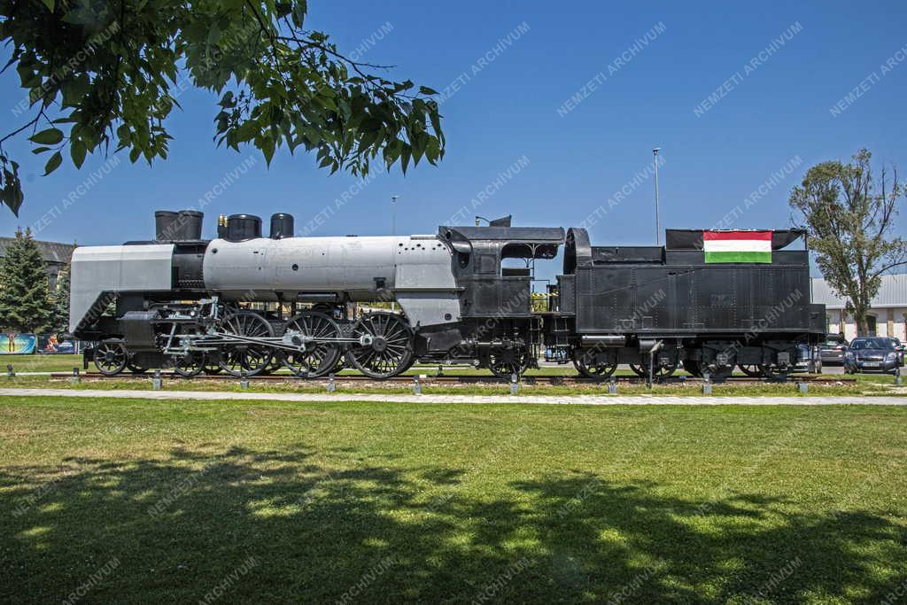 Kultúra - Gőmozdony az Eiffel Műhelyház udvarán 