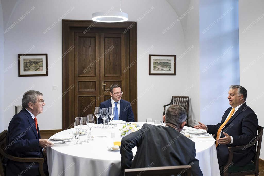 Orbán Viktor a Nemzetközi Olimpiai Bizottság elnökével tárgyalt