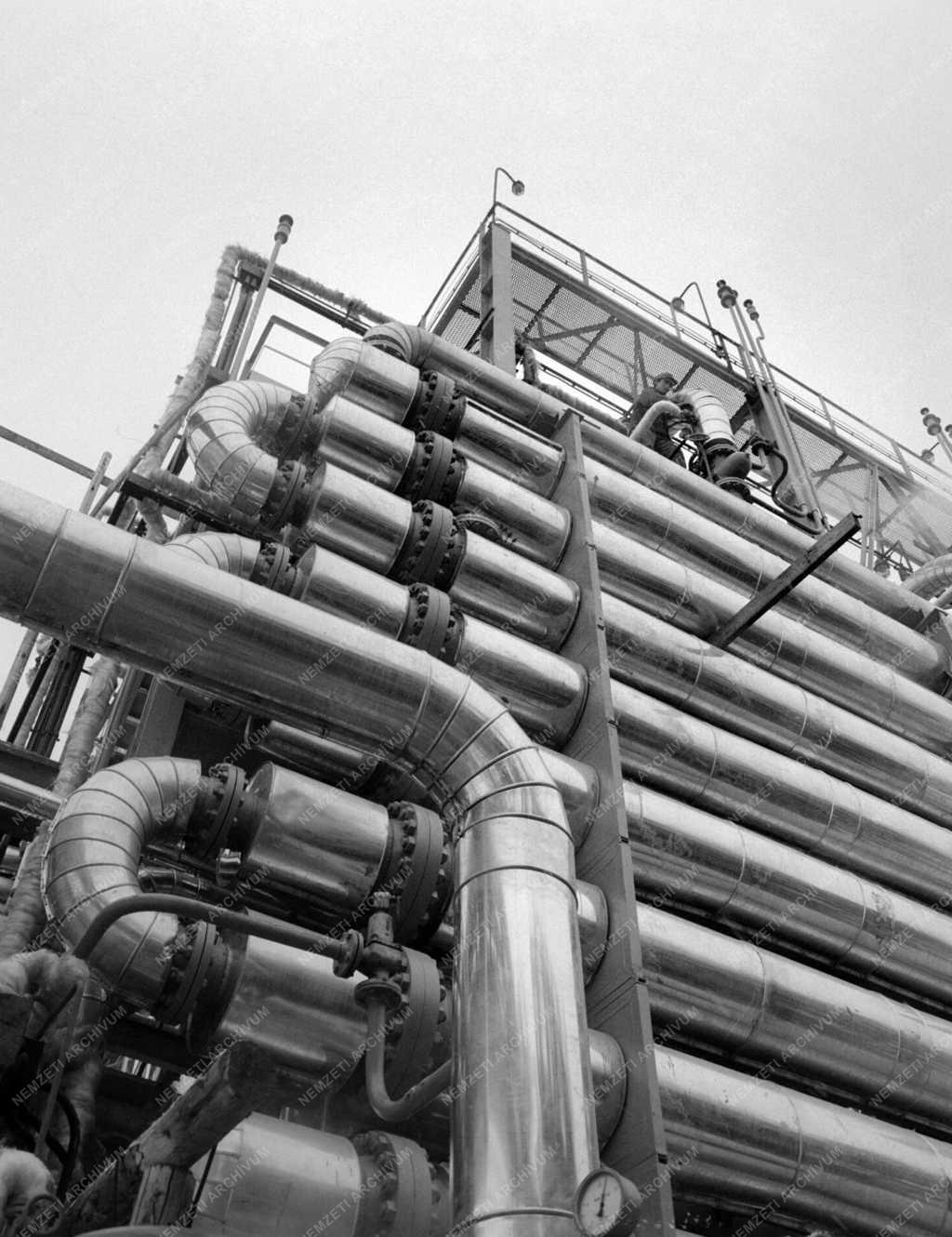 Vegyipar - A Borsodi Vegyi Kombinát kaprolaktám-üzeme