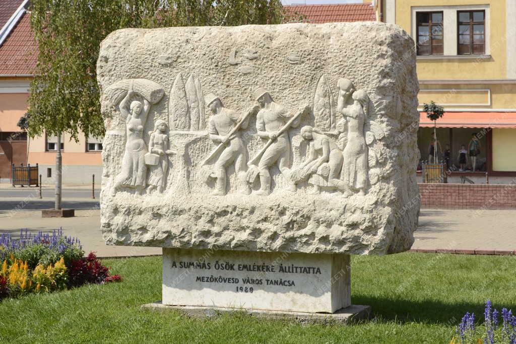 Műalkotás - Mezőkövesd - Summás emlélkmű 