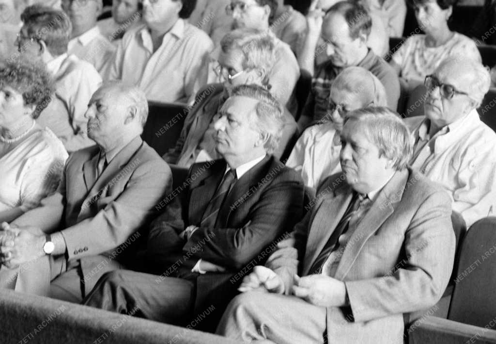 Belpolitika - Az Új Márciusi Front alakuló ülése