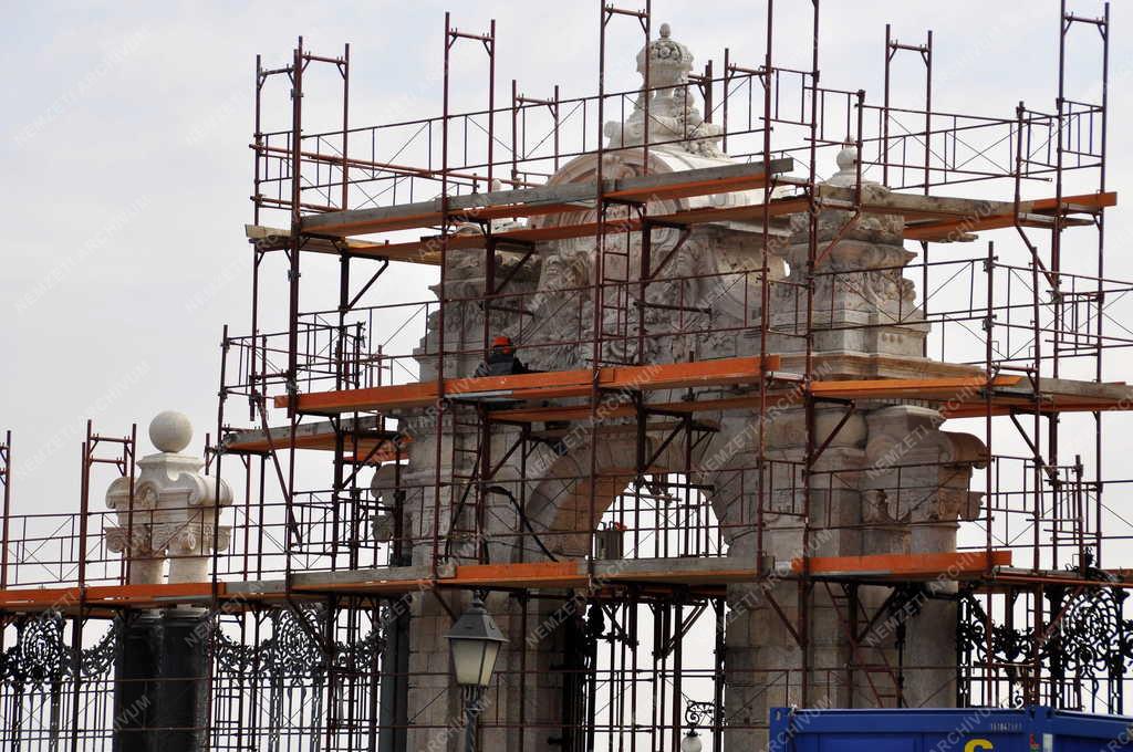 Műemlék - Felújítják a Habsburg-kaput a Budavári Palotanegyedben