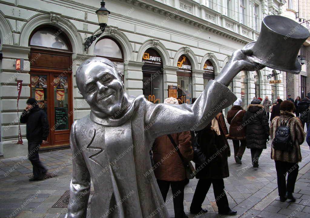 Műalkotás - Pozsony - Lamár Ignác kávéházi polgár szobra