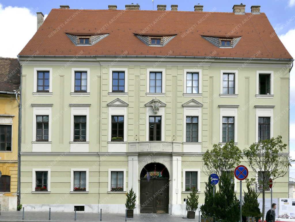 Városkép - Budapest - A Batthyány-palota a Budai Várban